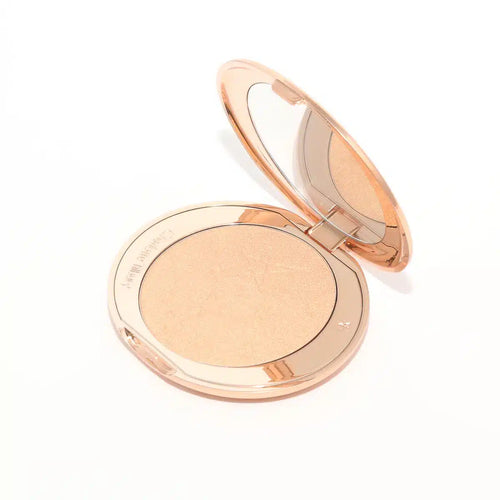 טען תמונה 1 בתצוגת גלריה. Moonlit Glow: Hollywood Glow Glide Nude Powder Highlighter | Charlotte Tilbury