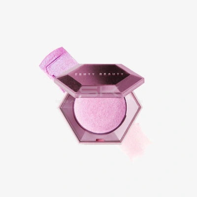 Fenty Beauty | שימר מואר (גוון Lavender Luv'r) "Diamond Bomb All-Over Diamond Veil"