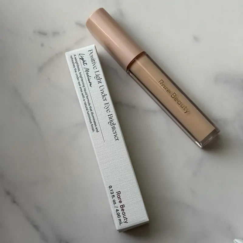 Rare Beauty | מבהיר לאזור מתחת לעיניים Positive Light Under Eye Brightener – 4 מ״ל